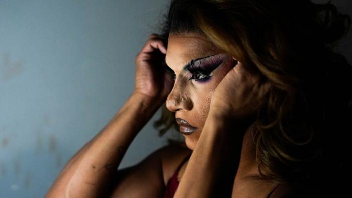 Mari Con Carne puts on their wig before attending Les Miserables at the Kennedy Center in drag, on the night that President Donald Trump and first lady Melania Trump were also in attendance, Wednesday, June 11, 2025, in Washington
