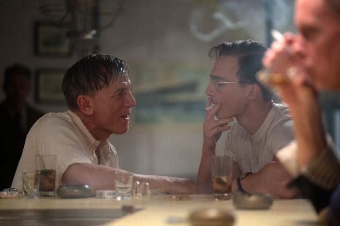 Daniel Craig and Drew Starkey in "Queer"