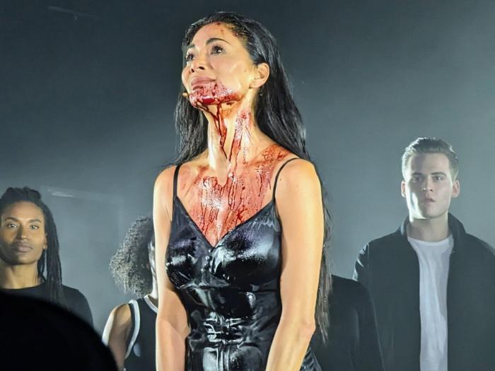 Nicole Scherzinger taking her curtain call in "Sunset Blvd."