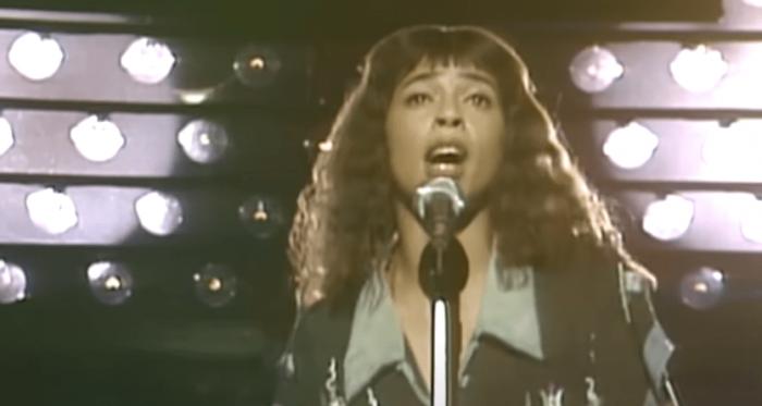 Irene Cara performs "Fame"