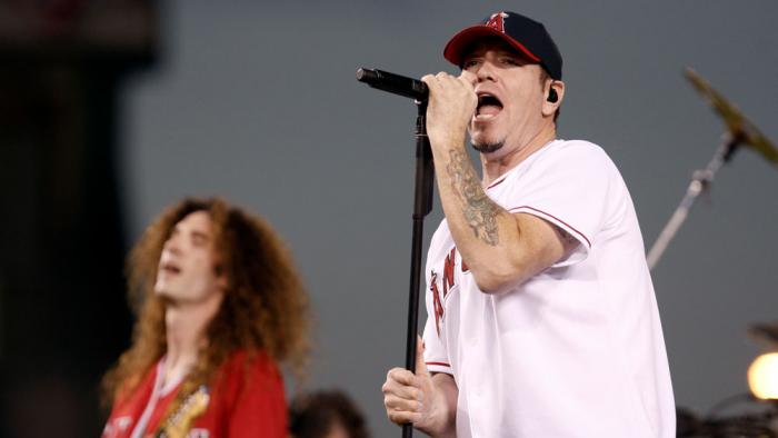 In this Sept. 29, 2008 file photo, Singer Steve Harwell, of Smash Mouth, performs with the band in Anaheim, Calif. Harwell, the longtime frontman of the Grammy-nominated pop rock band Smash Mouth, has died. 