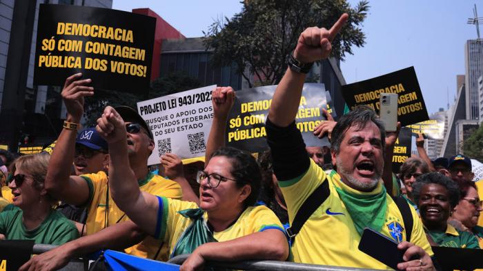 Demonstrators take part in a protest calling for the impeachment of Supreme Court Minister Alexandre de Moraes, who recently imposed a nationwide block on Elon Musk's social media platform X, in Sao Paulo, Saturday, Sept. 7, 2024