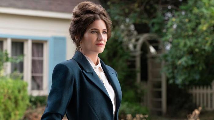 Kathryn Hahn in "Agatha All Along"