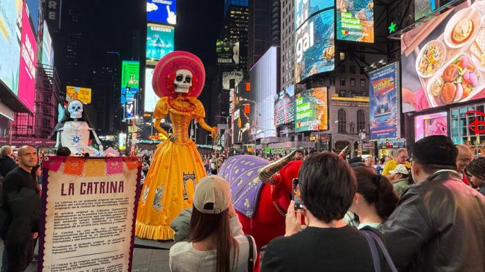 The Monumental Catrinas arrives in Times Square in New York City.