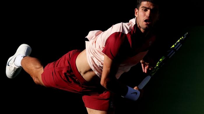 Carlos Alcaraz of Spain serves against Jack Draper of Great Britain in their Semifinal round match during the BNP Paribas Open at Indian Wells Tennis Garden on March 15, 2025 in Indian Wells, California.