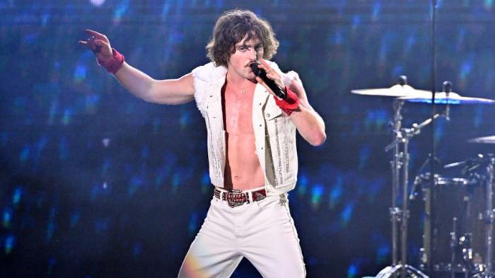 Benson Boone performs during iHeartRadio Y100's Jingle Ball 2024 Presented By Capital One at Kaseya Center on December 21, 2024 in Miami, Florida
