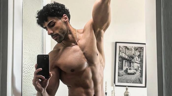 Aurelian is the Emperor of the Back Flex