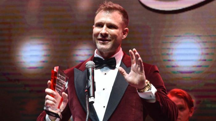 Justin Heath Smith, a.k.a. Austin Wolf, accepts an award in 2018