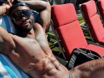 Fitness Influencer Kevin Carnell Stuns in New Beach Chair Thirst Trap