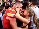 Taylor Swift Shows Up at Arrowhead Stadium to Watch Travis Kelce, Chiefs Face Ravens in NFL Opener 