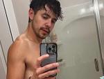 David Archuleta Drives Gay Twitter Crazy with Thirsty Gym Selfie