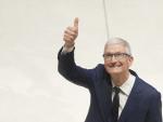 Openly Gay Apple CEO Tim Cook to Personally Donate $1 Million to Trump's Inauguration Fund