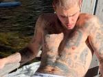 Stripped and Soaked, Justin Bieber Thrills Fans with Sizzling Post