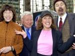 Ruth Buzzi, Comedy Sketch Player on Groundbreaking Series 'Laugh-In,' Dies at 88