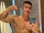 Lunos Dzuba Moved to Dubai and Forgot His Clothes