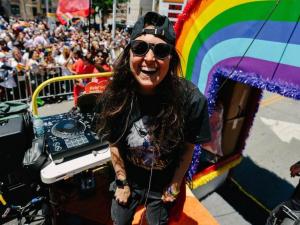 Avi Sic, EDGE Media Network, & Chicago PrideFest Say: Don't Get Down — SHAKE IT DOWN!