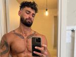 Yanni Nicolau Wants to Wash his Car in Peace