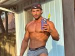 Santino Benamati's Powerful Thighs Prove 'Comfortable' Can Be so Sexy